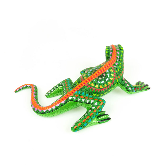 Beautiful Iguana - Oaxacan Alebrije Wood Carving - CEMCUI