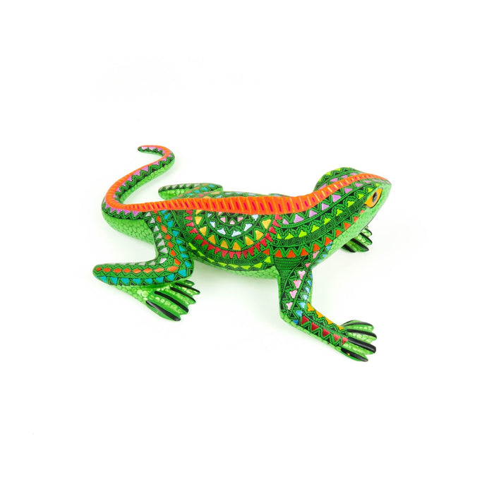 Beautiful Iguana - Oaxacan Alebrije Wood Carving - CEMCUI