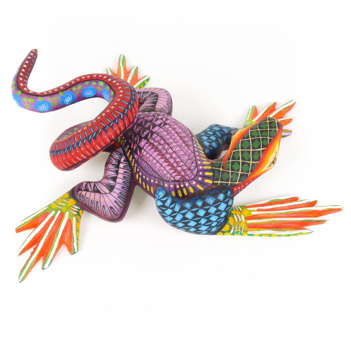 Cheerful Iguana - Oaxacan Alebrije Wood Carving - CEMCUI