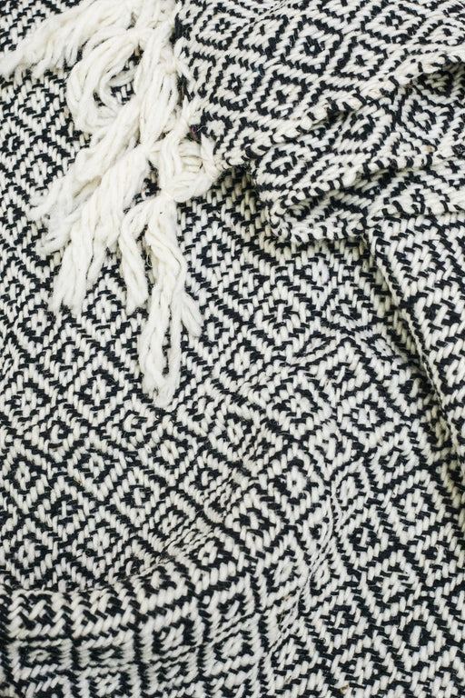 CHIAPAS Wool Wrap - Black + White - CEMCUI