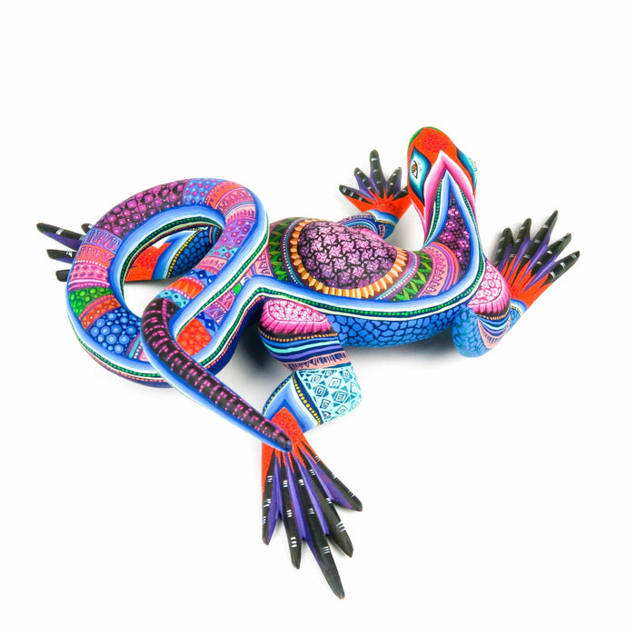 Exceptional Iguana - Oaxacan Alebrije Wood Carving - CEMCUI