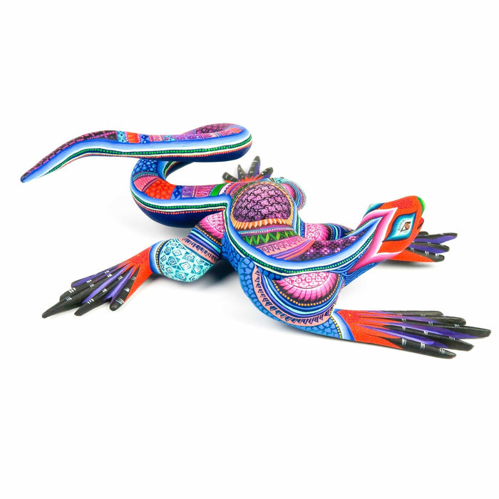 Exceptional Iguana - Oaxacan Alebrije Wood Carving - CEMCUI