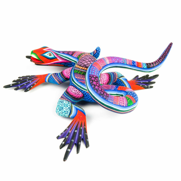 Exceptional Iguana - Oaxacan Alebrije Wood Carving - CEMCUI