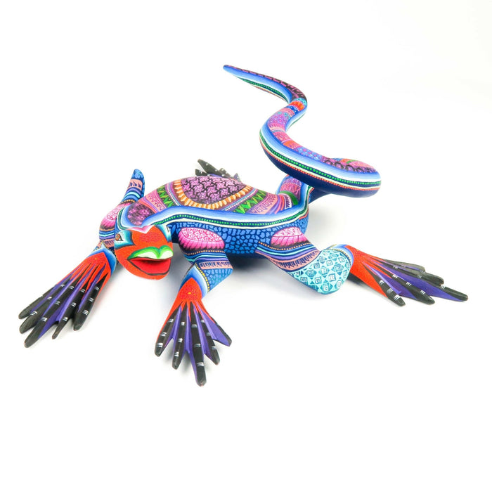 Exceptional Iguana - Oaxacan Alebrije Wood Carving - CEMCUI