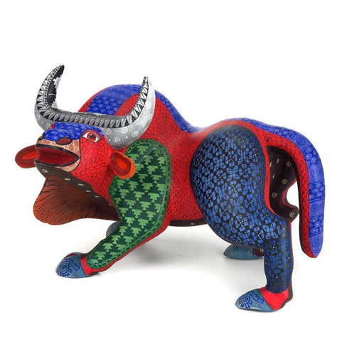 Spectacular Bull - Oaxacan Alebrije Wood Carving - CEMCUI