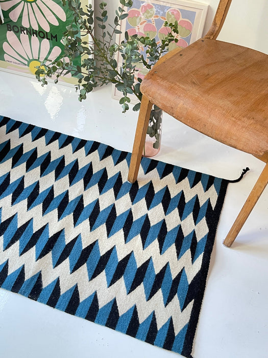 Teo Rug in Blue/Black - CEMCUI