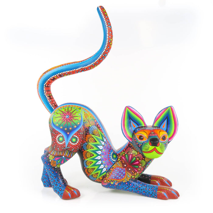 Vibrant Crouching Cat - Oaxacan Alebrije Wood Carving - CEMCUI