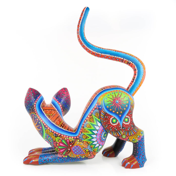 Vibrant Crouching Cat - Oaxacan Alebrije Wood Carving - CEMCUI