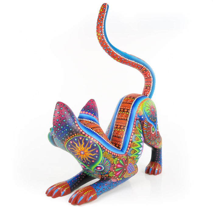 Vibrant Crouching Cat - Oaxacan Alebrije Wood Carving - CEMCUI