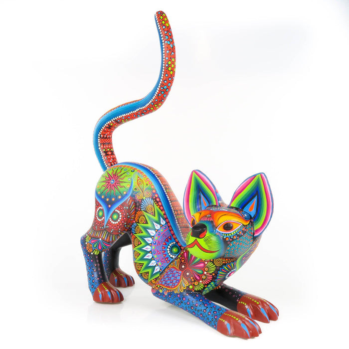 Vibrant Crouching Cat - Oaxacan Alebrije Wood Carving - CEMCUI