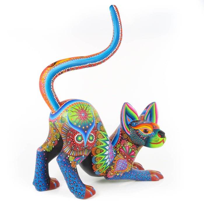 Vibrant Crouching Cat - Oaxacan Alebrije Wood Carving - CEMCUI