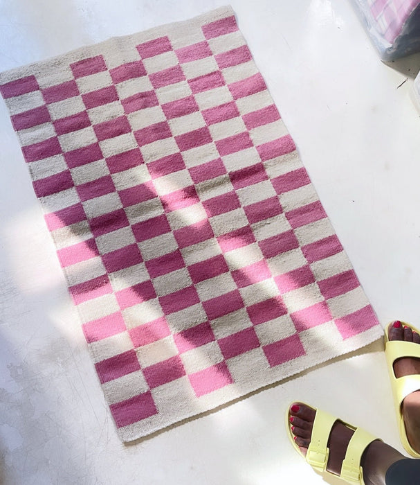 Zapotec Checkered Rug in Pink & Ivory - CEMCUI